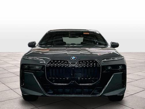 2026 BMW 750e xDrive