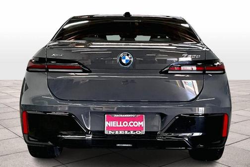 2026 BMW 750e xDrive