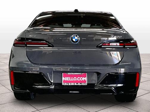 2026 BMW 750e xDrive