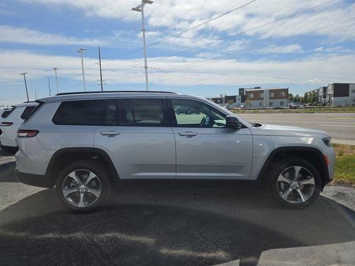 Silver Zynith 2026 Jeep Grand Cherokee L Limited