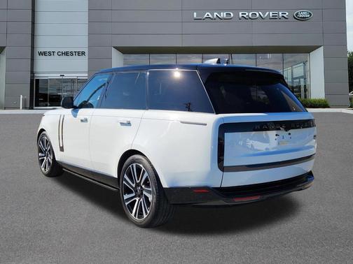 Fuji White 2023 Land Rover Range Rover P400 SE