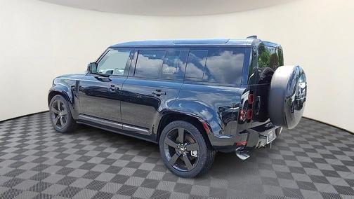 2025 Land Rover Defender P500 X-Dynamic SE