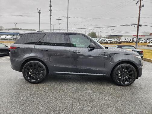 2026 Land Rover Range Rover Sport SE