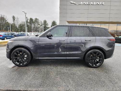 2026 Land Rover Range Rover Sport SE
