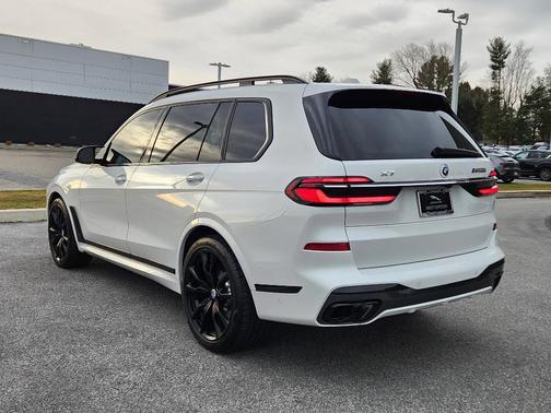 2023 BMW X7 M60i