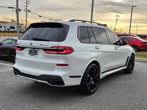 2023 BMW X7 M60i