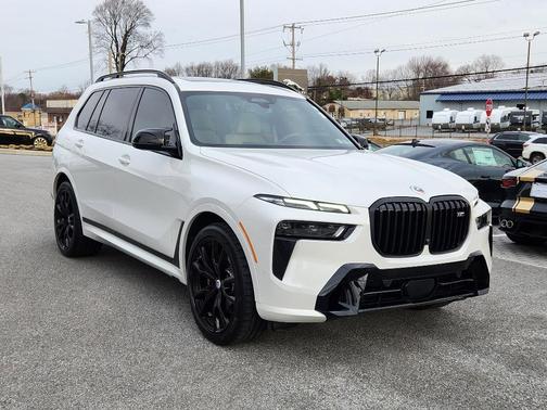 2023 BMW X7 M60i