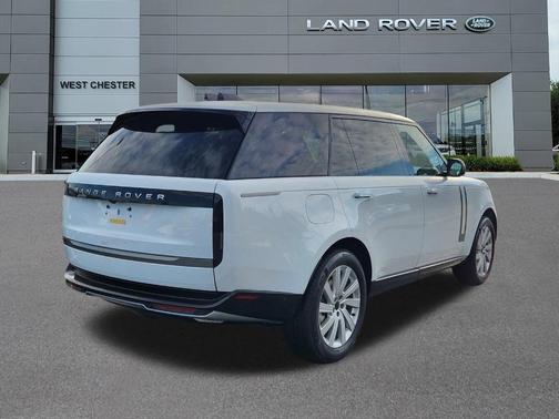Fuji White 2026 Land Rover Range Rover P400 SE 7 Seat