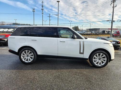 Fuji White 2026 Land Rover Range Rover P400 SE 7 Seat