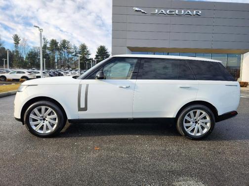 Fuji White 2026 Land Rover Range Rover P400 SE 7 Seat