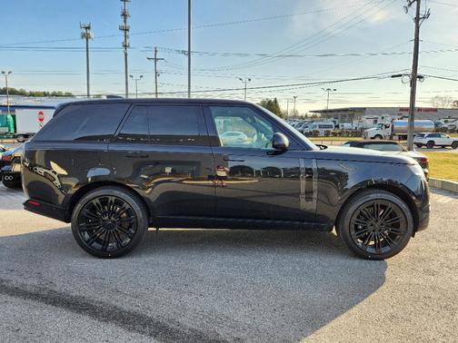 2026 Land Rover Range Rover P530 SE