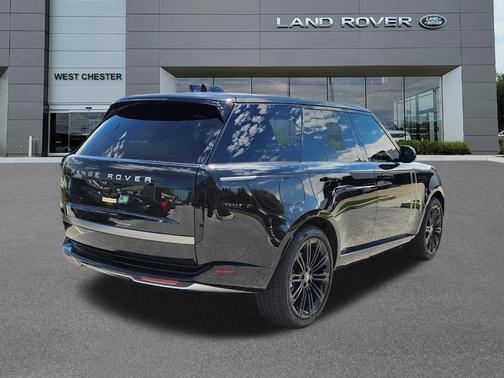 Santorini Black 2025 Land Rover Range Rover P400 SE