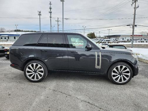 2026 Land Rover Range Rover P530 SE