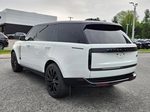 Fuji White 2023 Land Rover Range Rover P400 SE