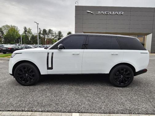 Fuji White 2023 Land Rover Range Rover P400 SE