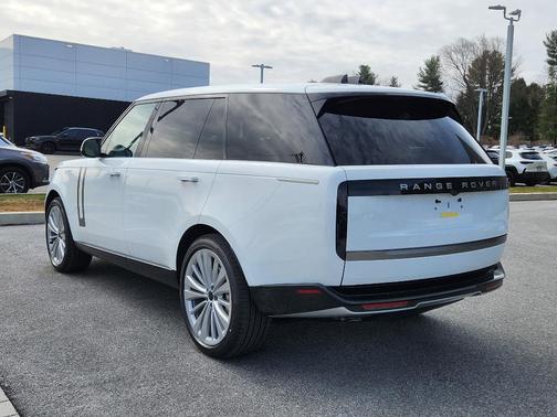 2026 Land Rover Range Rover P530 SE 7 Seat