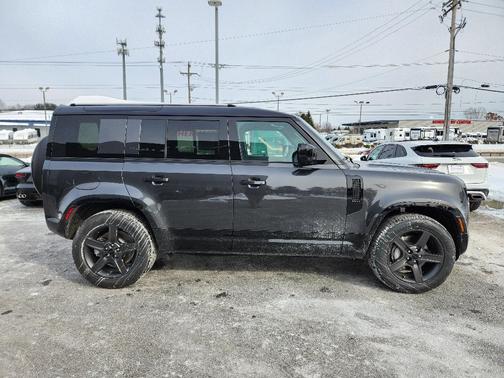 2026 Land Rover Defender 110 X-Dynamic SE