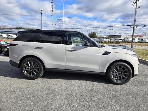 2026 Land Rover Range Rover Sport SE