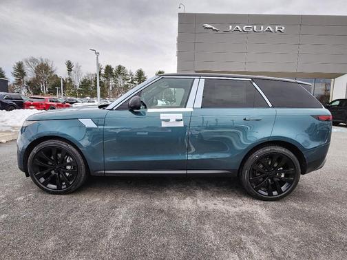 2026 Land Rover Range Rover Sport SE