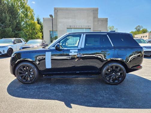 2025 Land Rover Range Rover P550e SE