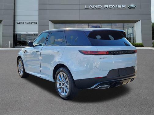 2026 Land Rover Range Rover Sport SE