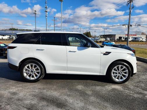 2026 Land Rover Range Rover Sport SE