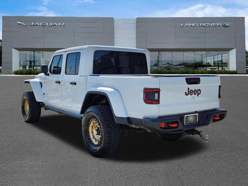 White 2021 Jeep Gladiator Mojave