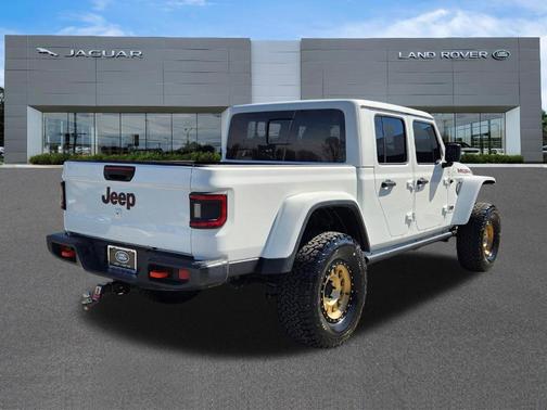 White 2021 Jeep Gladiator Mojave