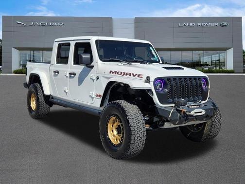 White 2021 Jeep Gladiator Mojave