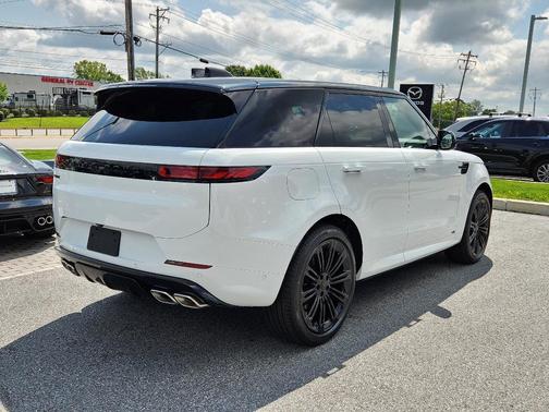 Fuji White 2026 Land Rover Range Rover Sport P530 Dynamic SE