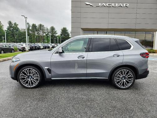 Gray 2025 BMW X5 xDrive40i