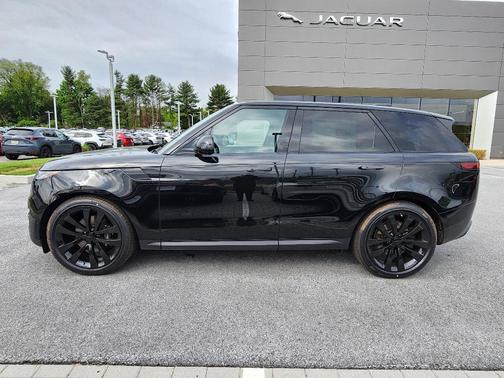 Santorini Black 2026 Land Rover Range Rover Sport SE