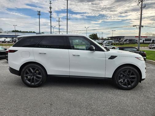 Fuji White 2026 Land Rover Range Rover Sport SE