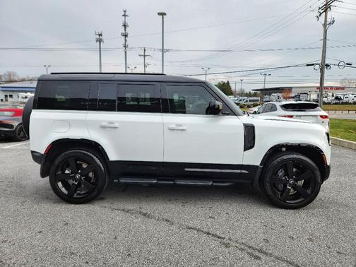 2025 Land Rover Defender P400 X-Dynamic SE