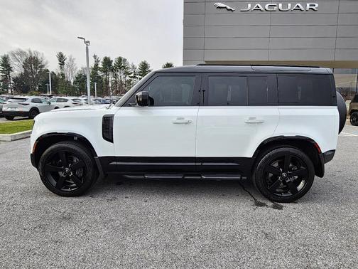 2025 Land Rover Defender P400 X-Dynamic SE