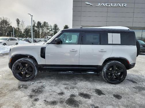 2026 Land Rover Defender 110 X-Dynamic SE