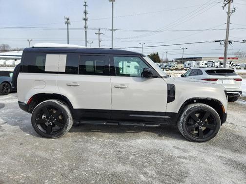 2026 Land Rover Defender 110 X-Dynamic SE