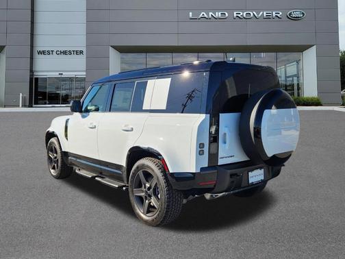 Fuji White 2026 Land Rover Defender 110 X-Dynamic SE