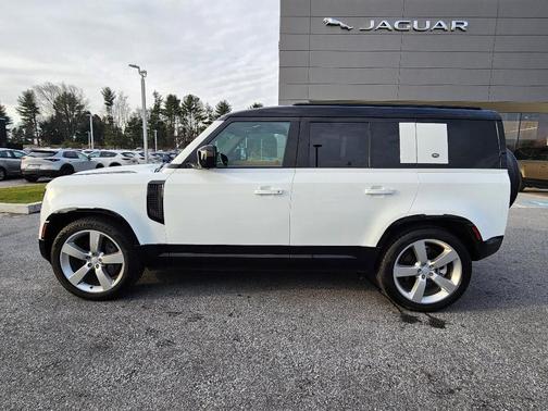 2024 Land Rover Defender P400 X-Dynamic SE