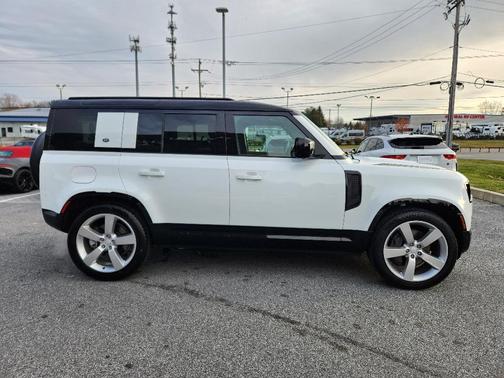 2024 Land Rover Defender P400 X-Dynamic SE