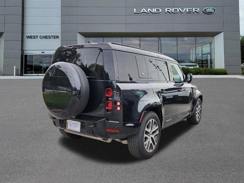 2024 Land Rover Defender P400 X-Dynamic SE