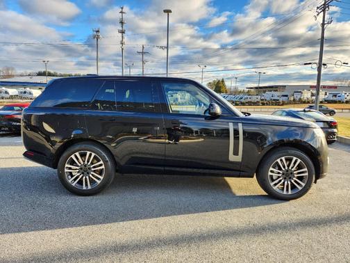 2026 Land Rover Range Rover P530 SE