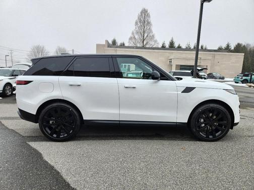 2026 Land Rover Range Rover Sport SE
