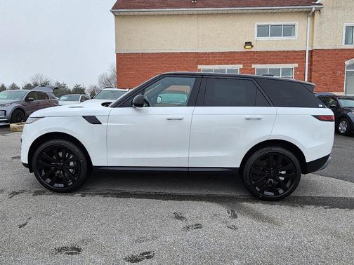 2026 Land Rover Range Rover Sport SE