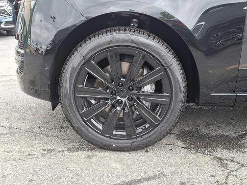 Santorini Black 2026 Land Rover Range Rover P400 SE