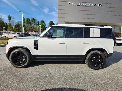 Fuji White 2026 Land Rover Defender P400 X-Dynamic SE