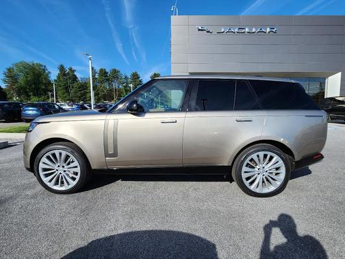 Batumi Gold 2024 Land Rover Range Rover P400 SE