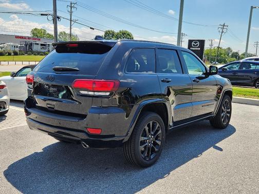 Black 2019 Jeep Grand Cherokee Altitude