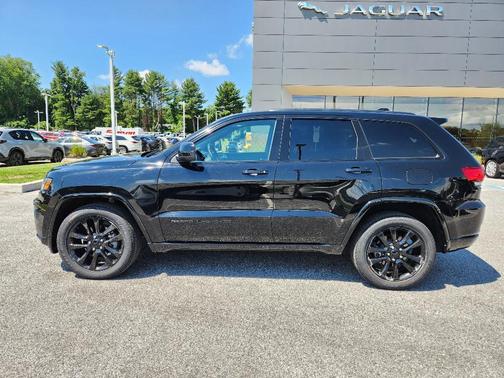 Black 2019 Jeep Grand Cherokee Altitude