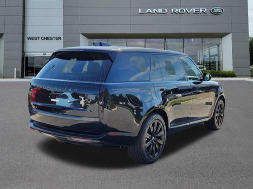 Santorini Black 2027 Land Rover Range Rover SE